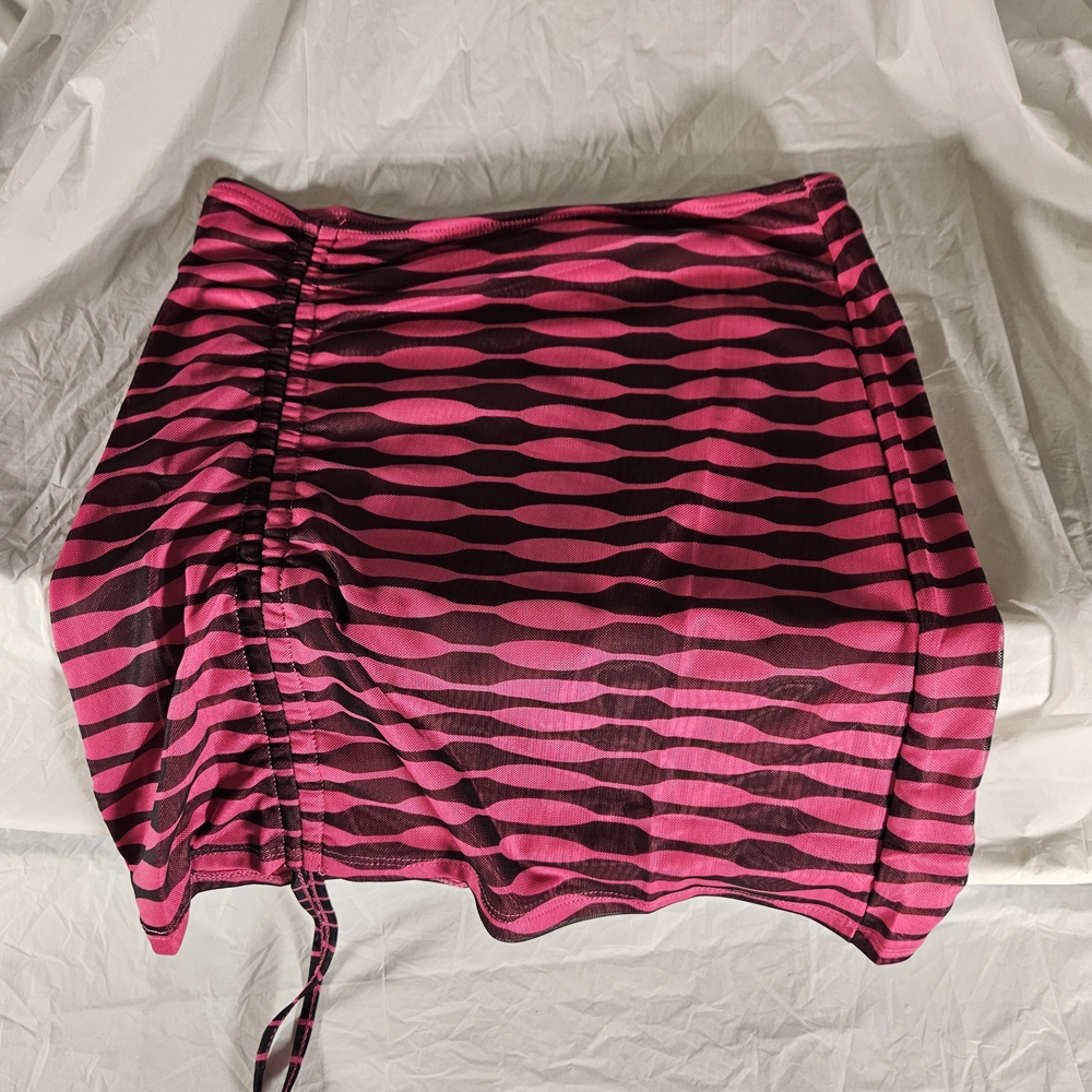 Edikted NWT Vibrant Pink & Black Skirt